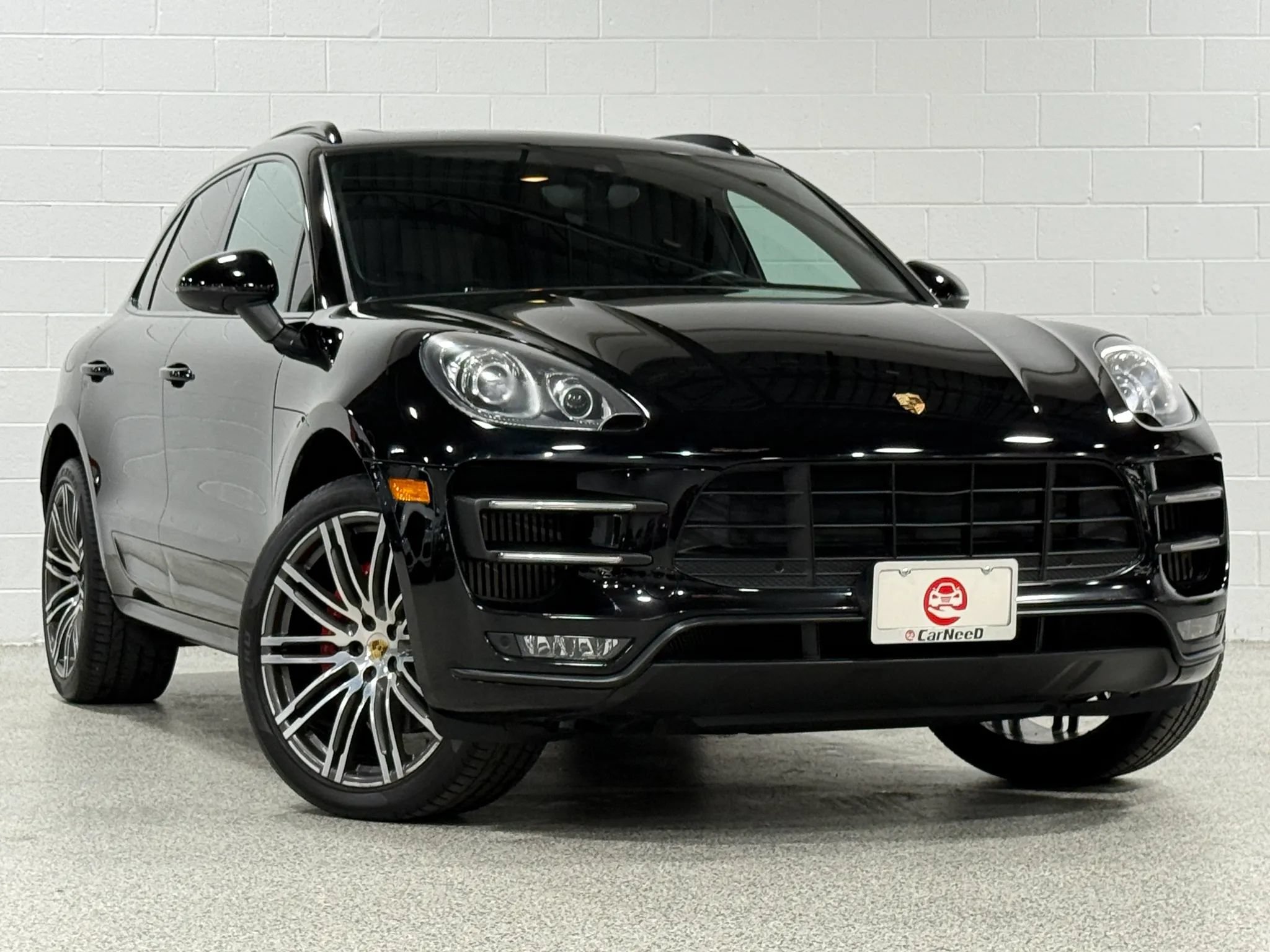 Used 2016 Porsche Macan Turbo AWD/4WD image 4