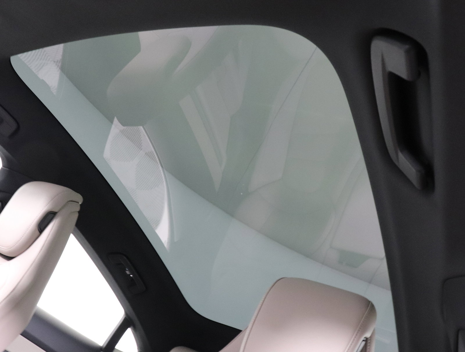 Used 2025 Porsche Taycan image 30