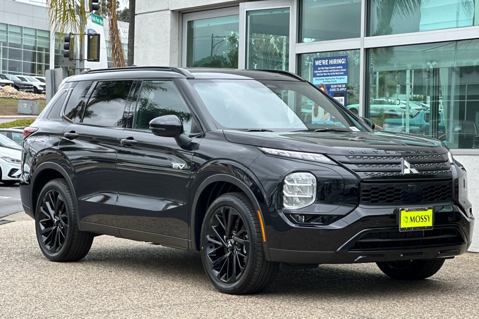 New 2025 Mitsubishi Outlander SEL image 2