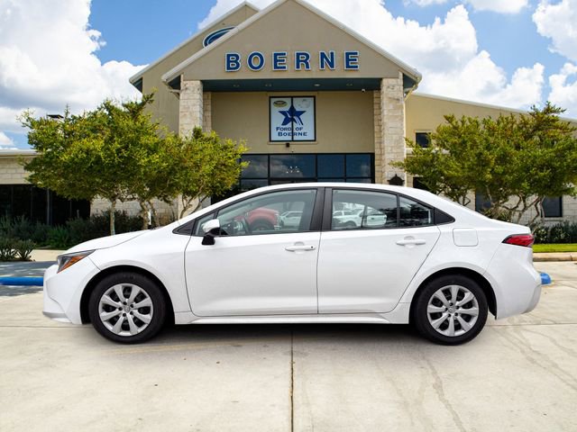 Used 2023 Toyota Corolla LE FWD image 2