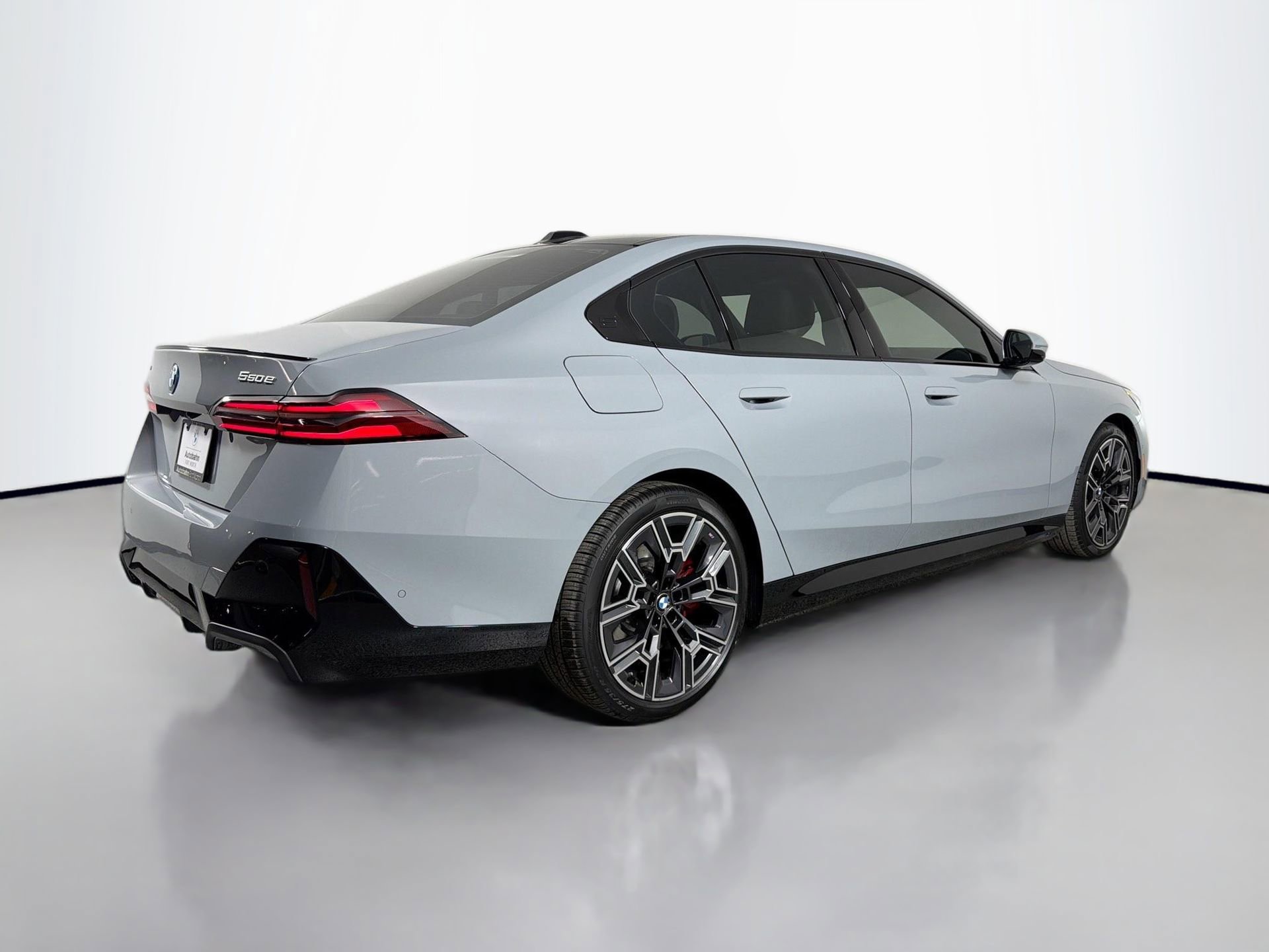 New 2026 BMW 550e xDrive image 5