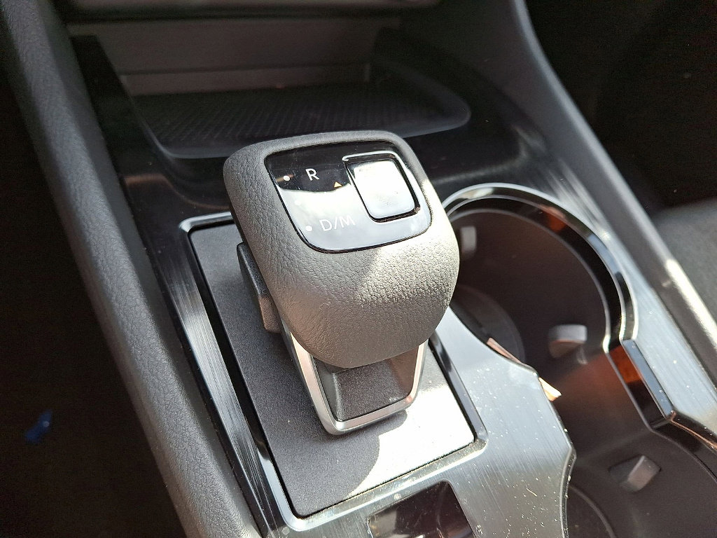 Used 2025 Nissan Rogue SV AWD/4WD image 14