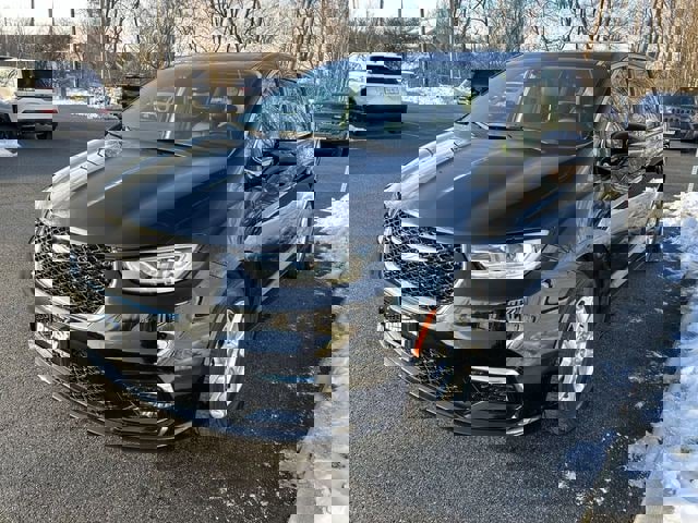 Used 2024 Chrysler Pacifica Touring-L image 4