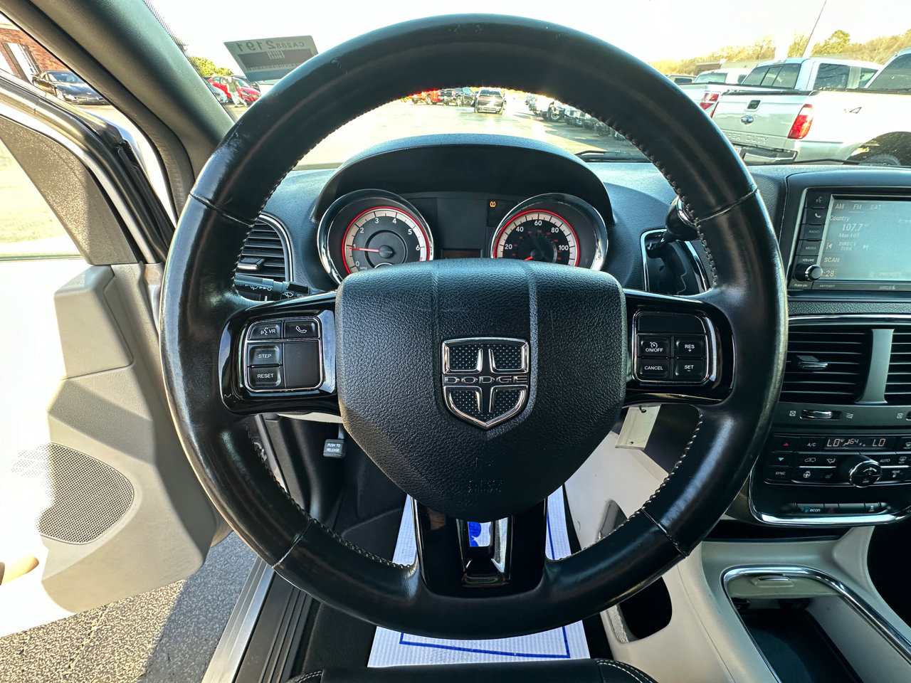 Used 2019 Dodge Grand Caravan SXT w/ Driver Convenience Group image 13