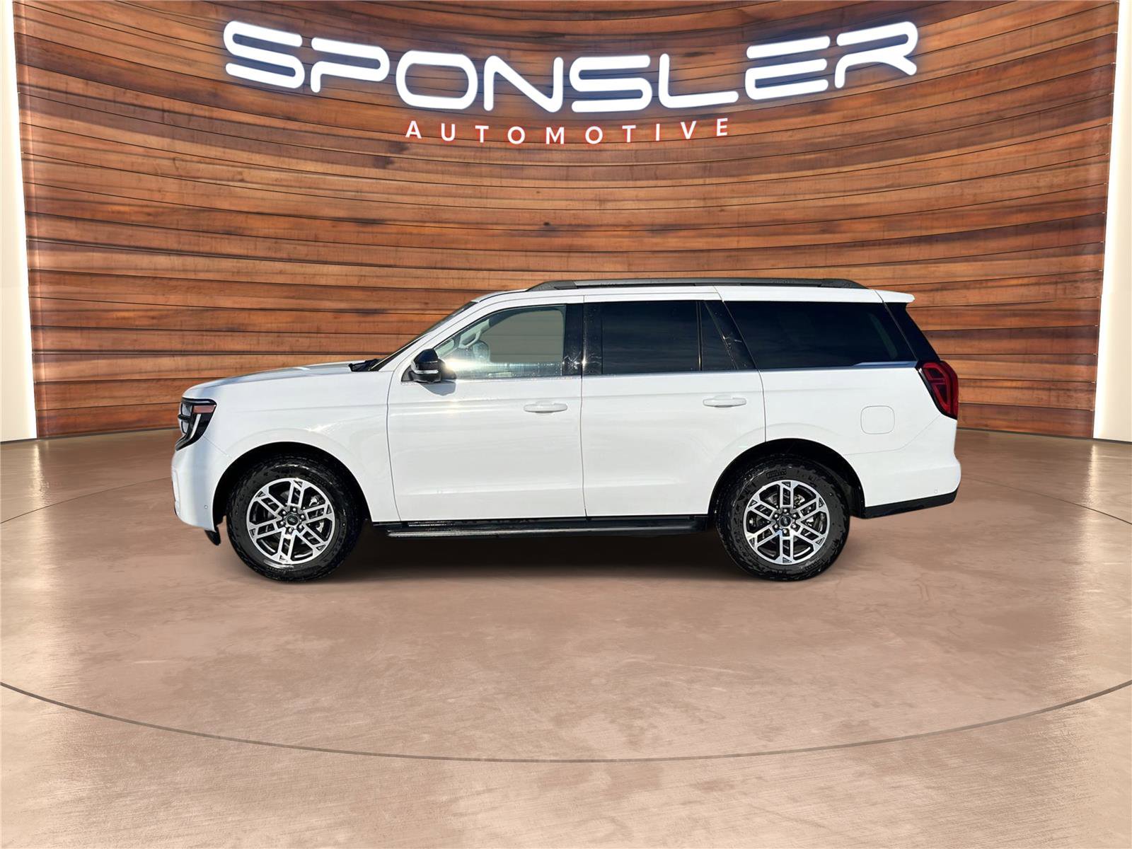 Used 2025 Ford Expedition Active image 2