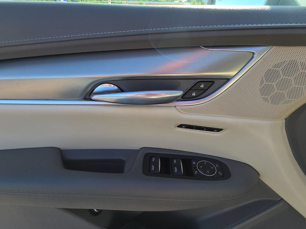 Used 2018 Cadillac XT5 Luxury w/ Driver Awareness Package FWD image 13