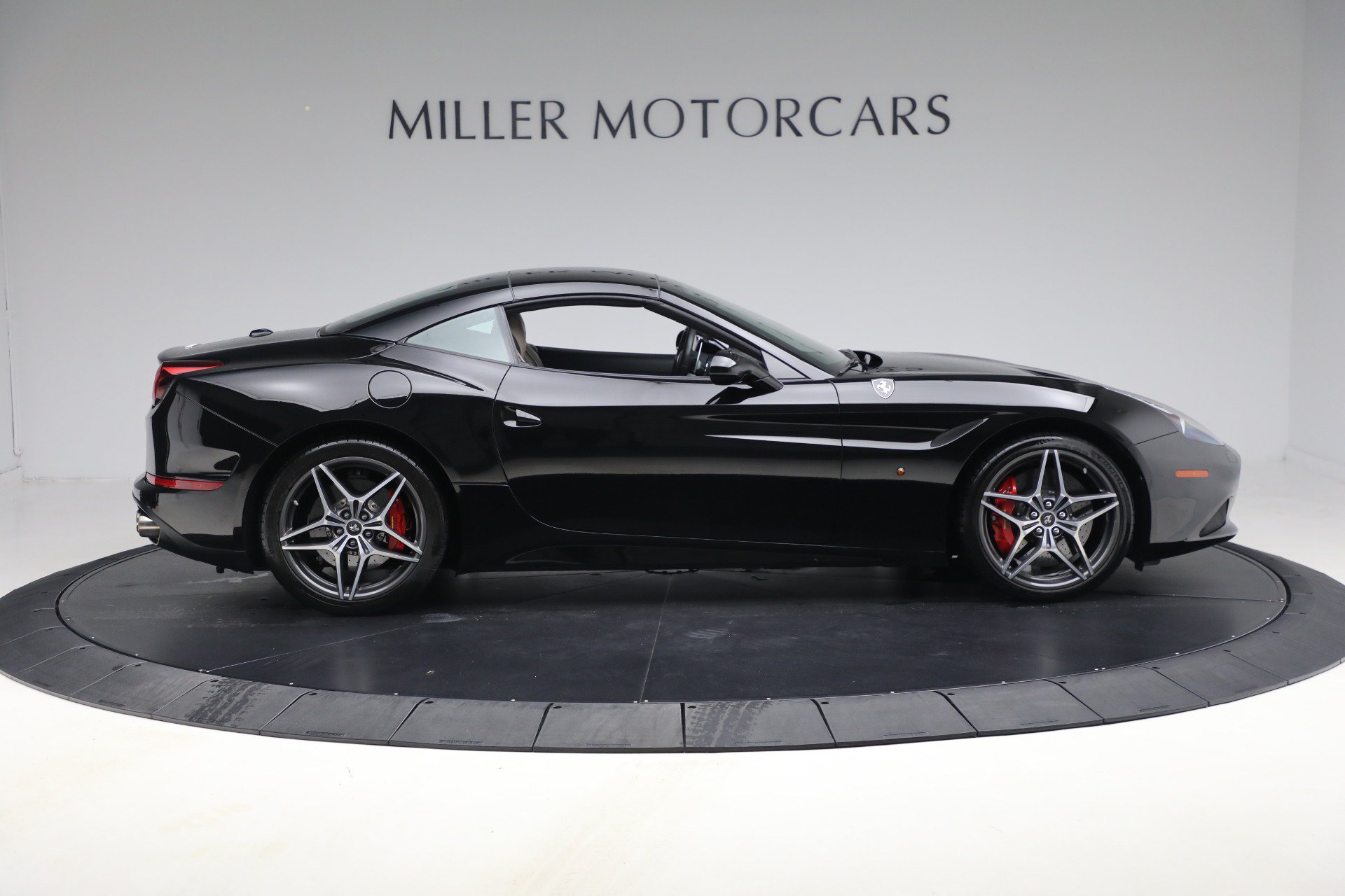 Certified 2016 Ferrari California T RWD image 30