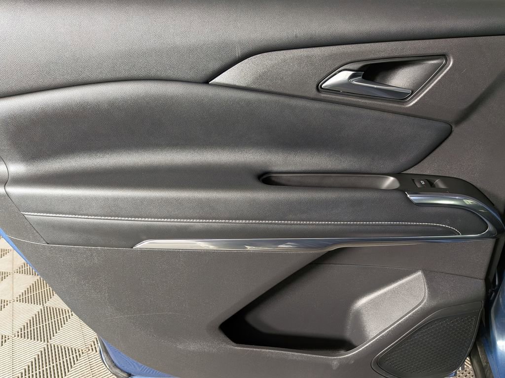 Certified 2025 Chevrolet Traverse LT AWD/4WD image 35