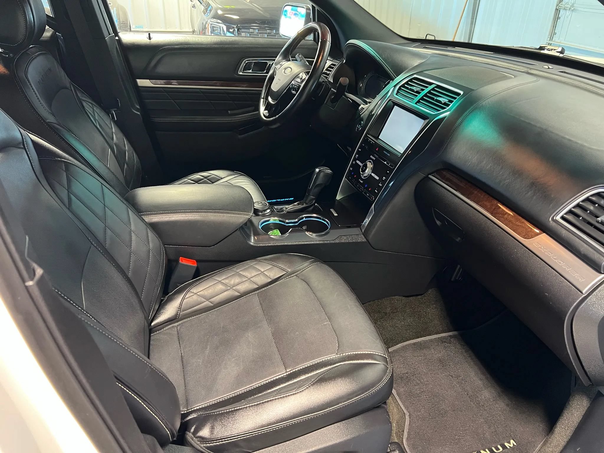 Used 2016 Ford Explorer Platinum AWD/4WD image 12