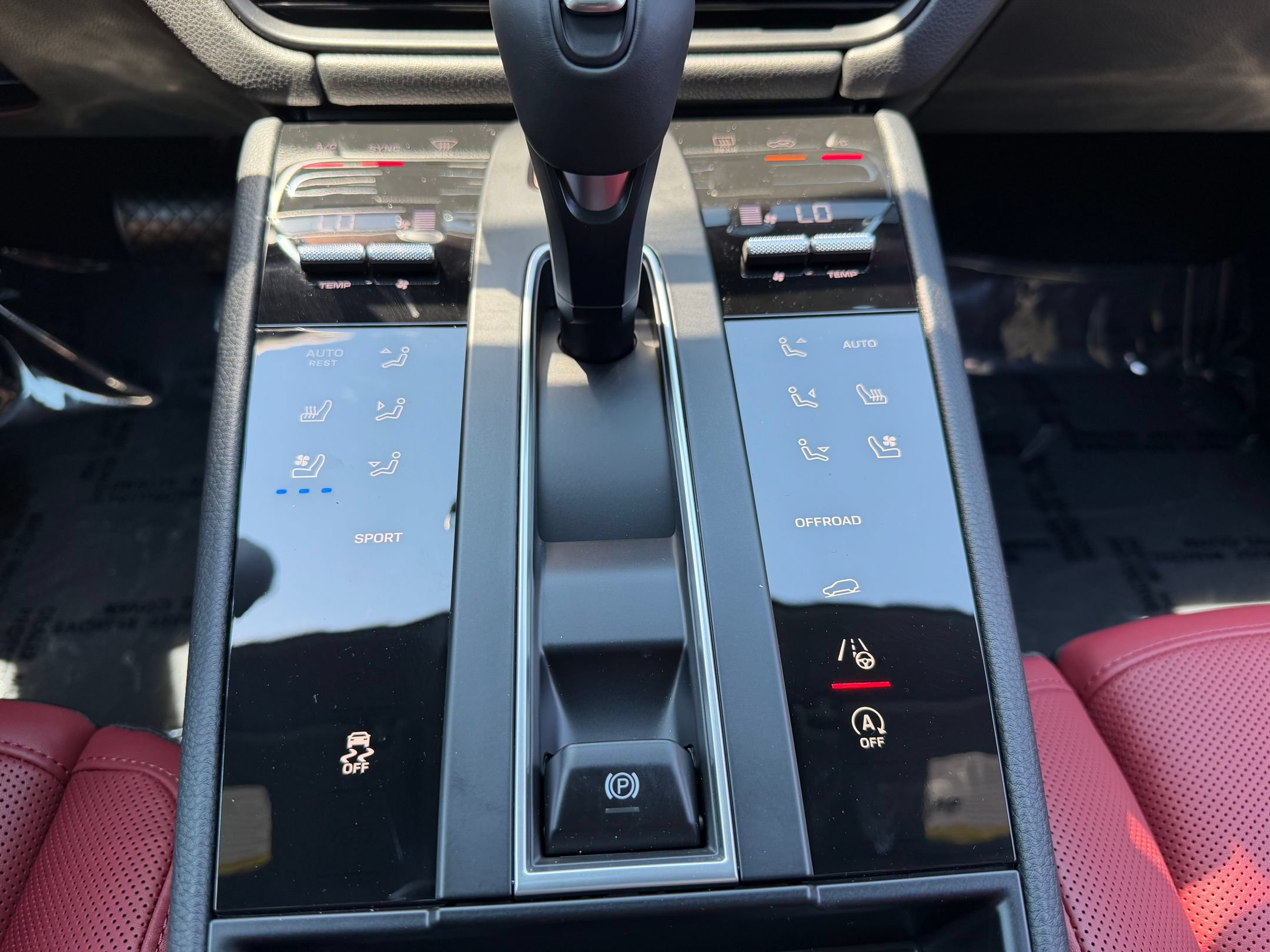 Used 2026 Porsche Macan AWD/4WD image 28