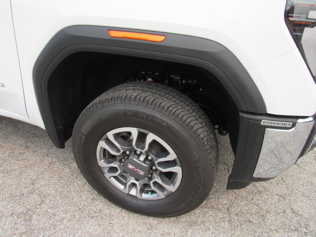 Used 2025 GMC Sierra 2500 SLE w/ SLE Convenience Package AWD/4WD image 41