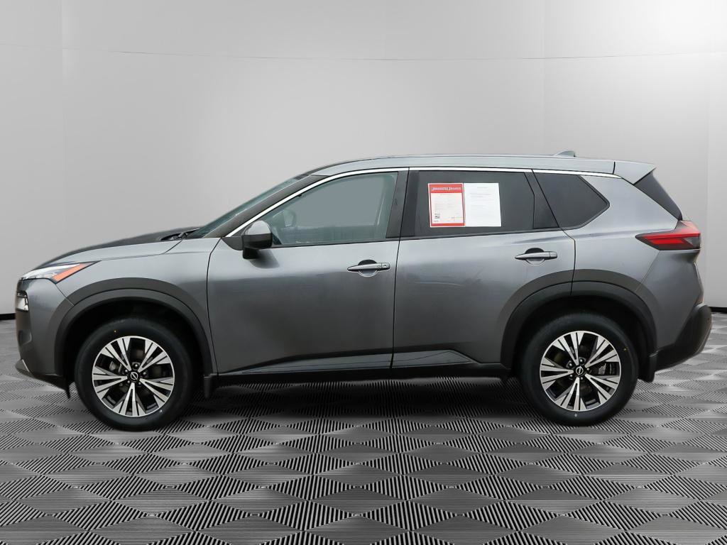 Used 2023 Nissan Rogue SV image 3