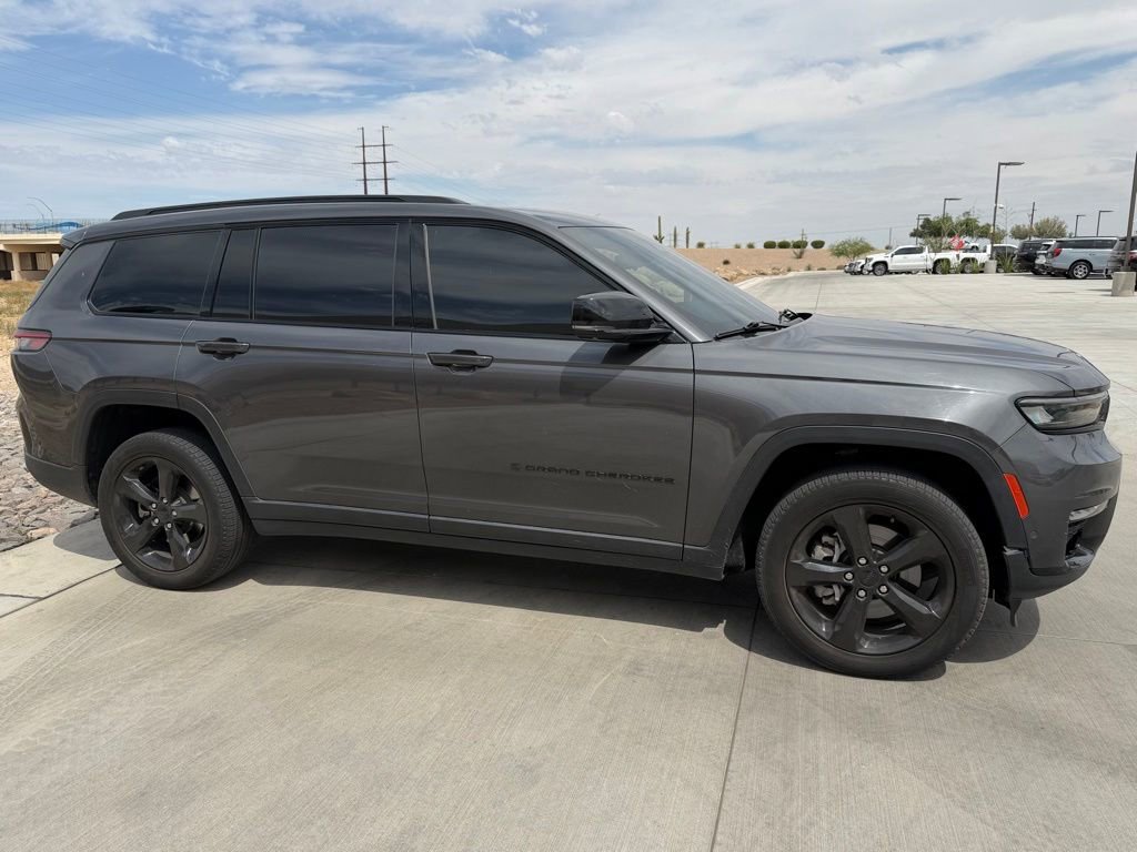 Used 2023 Jeep Grand Cherokee L Limited w/ Luxury Tech Group II AWD/4WD image 3