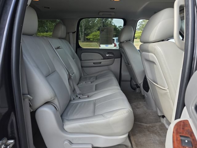Used 2011 Chevrolet Suburban LT RWD image 29