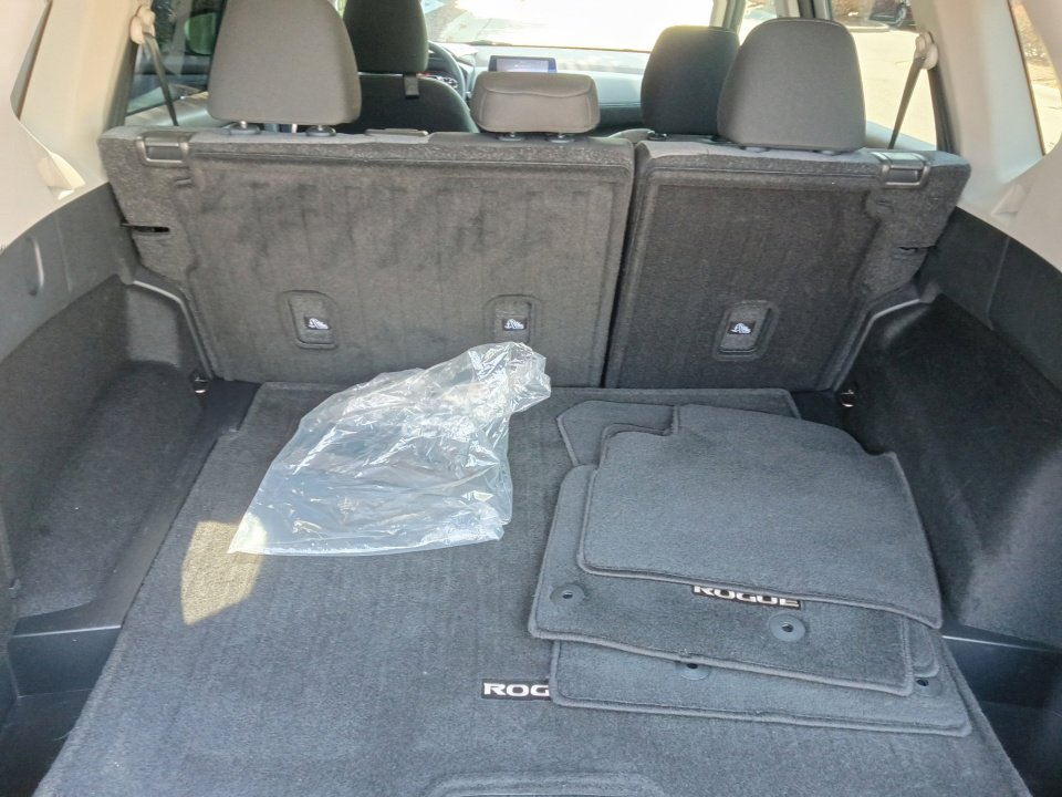 Used 2023 Nissan Rogue SV image 19