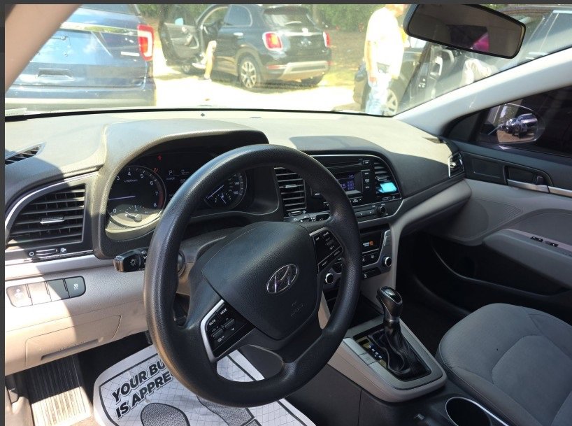 Used 2017 Hyundai Elantra SE image 24