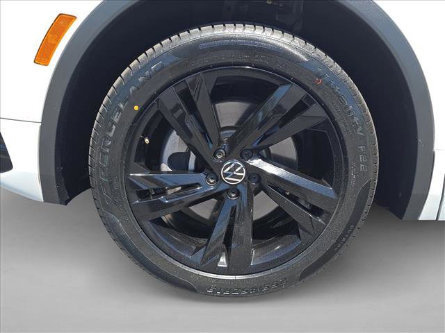 Used 2024 Volkswagen Tiguan SE R-Line FWD image 25