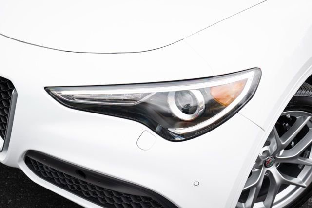 Used 2021 Alfa Romeo Stelvio Ti w/ Premium Package image 3