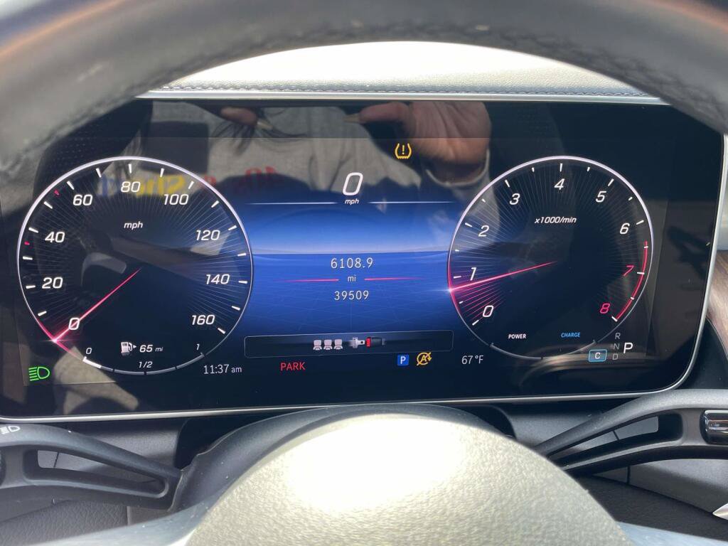 Used 2024 Mercedes-Benz GLC 300 4MATIC image 3