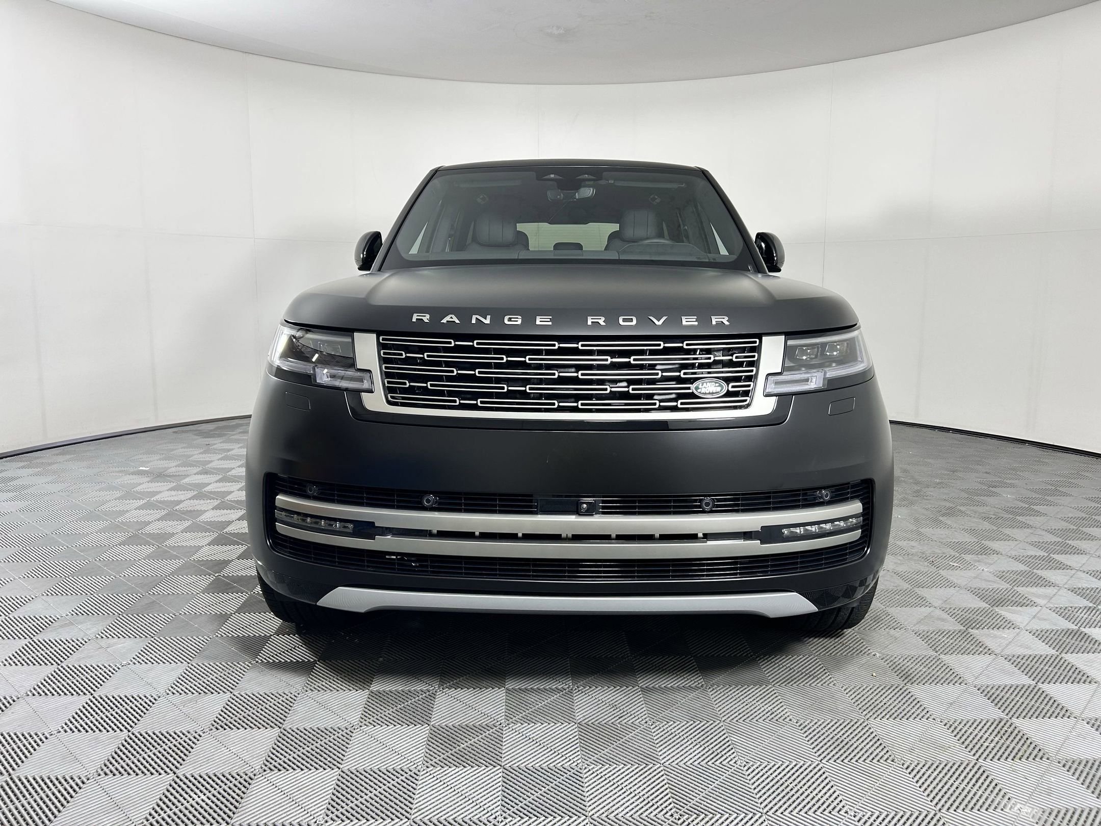 New 2025 Land Rover Range Rover SE image 4