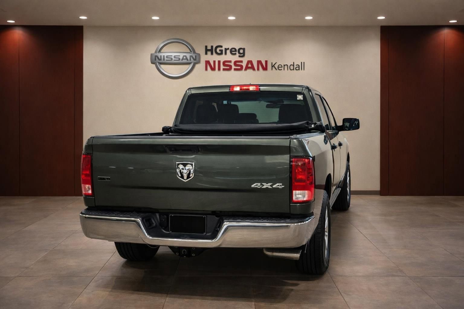 Used 2021 RAM 1500 Classic SLT AWD/4WD image 2
