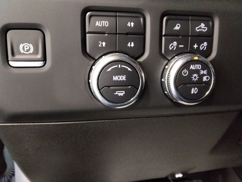 Used 2024 GMC Sierra 2500 AT4 w/ Technology Package image 17