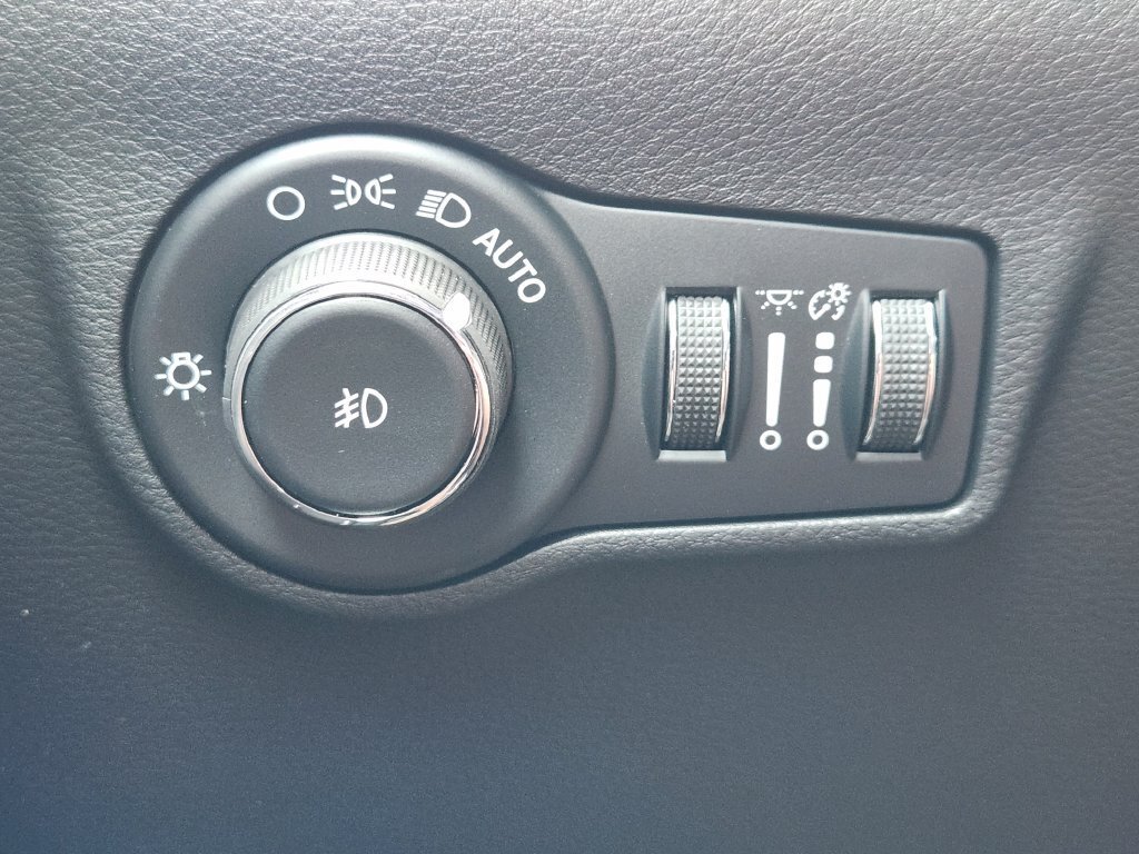 New 2026 Jeep Compass Latitude AWD/4WD image 16