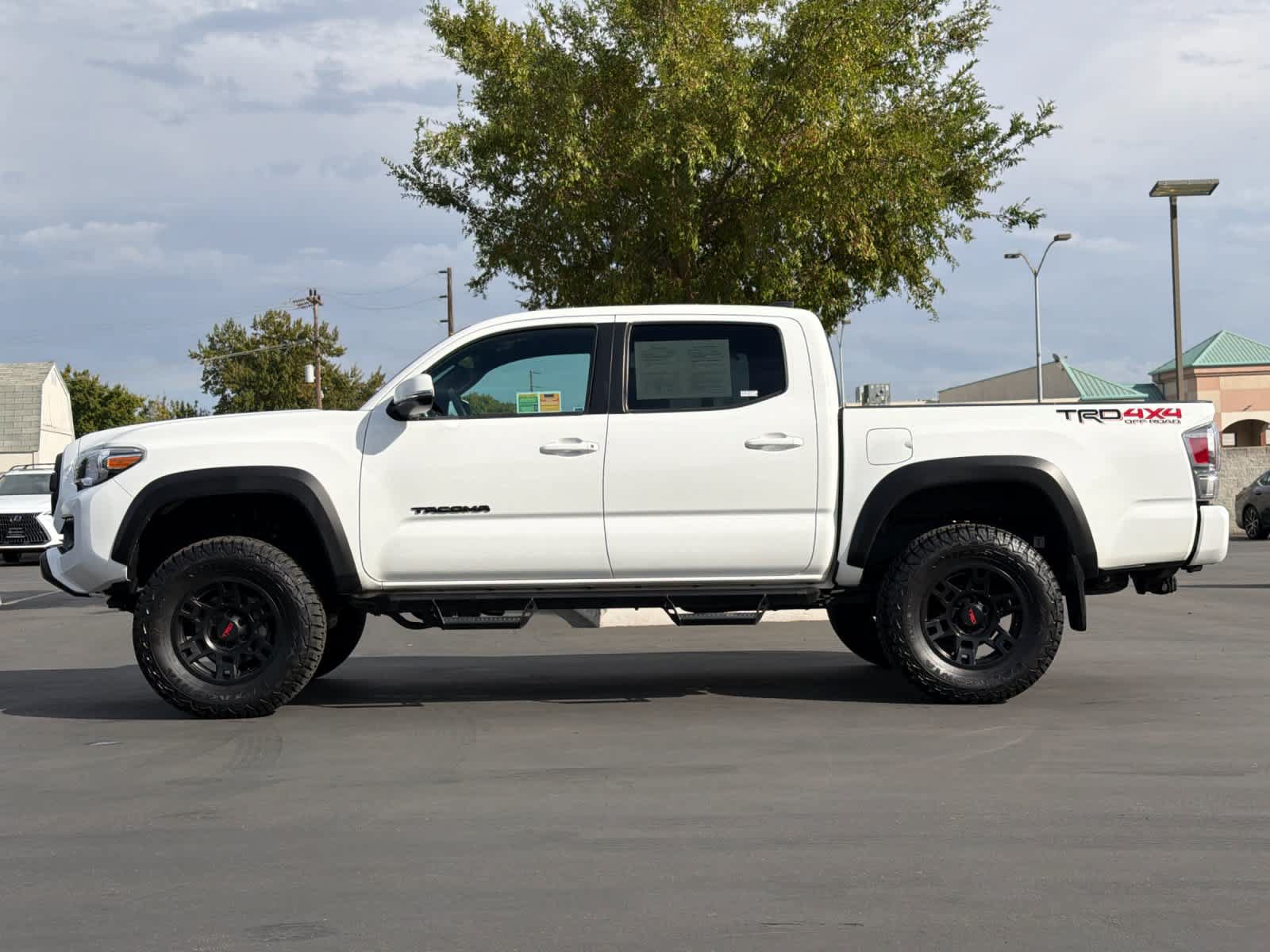 Used 2021 Toyota Tacoma TRD Off-Road w/ Technology Package AWD/4WD image 9