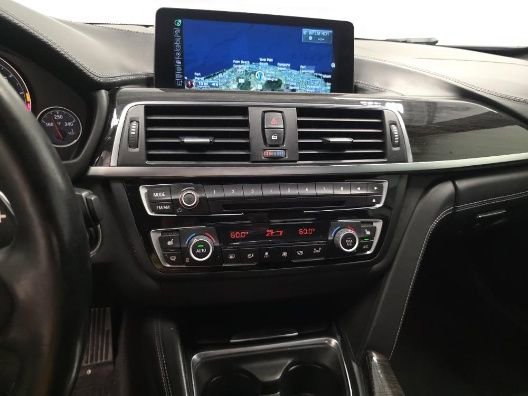 Used 2016 BMW M4 Convertible image 7