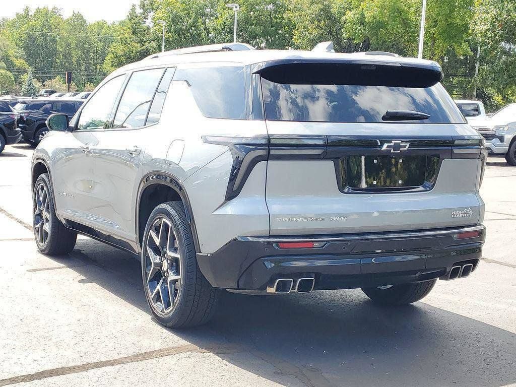 Used 2025 Chevrolet Traverse High Country w/ LPO, Floor Liner Package AWD/4WD image 4