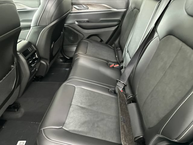 New 2026 Jeep Grand Cherokee Altitude AWD/4WD image 17