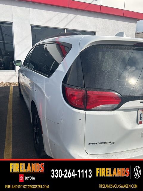 Used 2018 Chrysler Pacifica Limited image 5