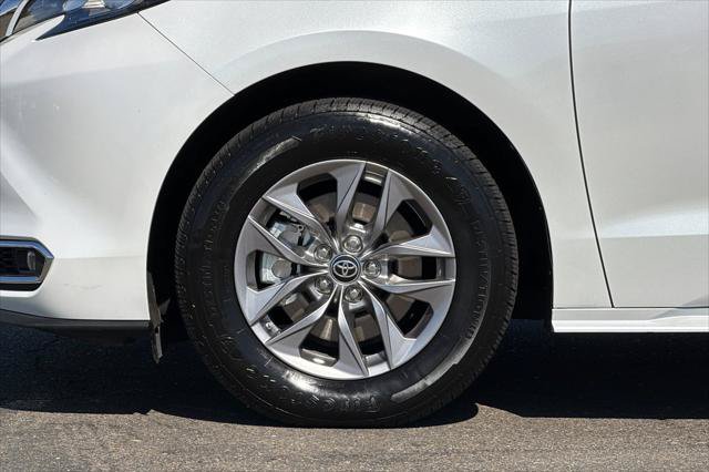 Certified 2023 Toyota Sienna XLE FWD image 31