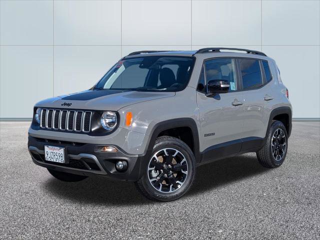 Used 2023 Jeep Renegade Latitude AWD/4WD image 1