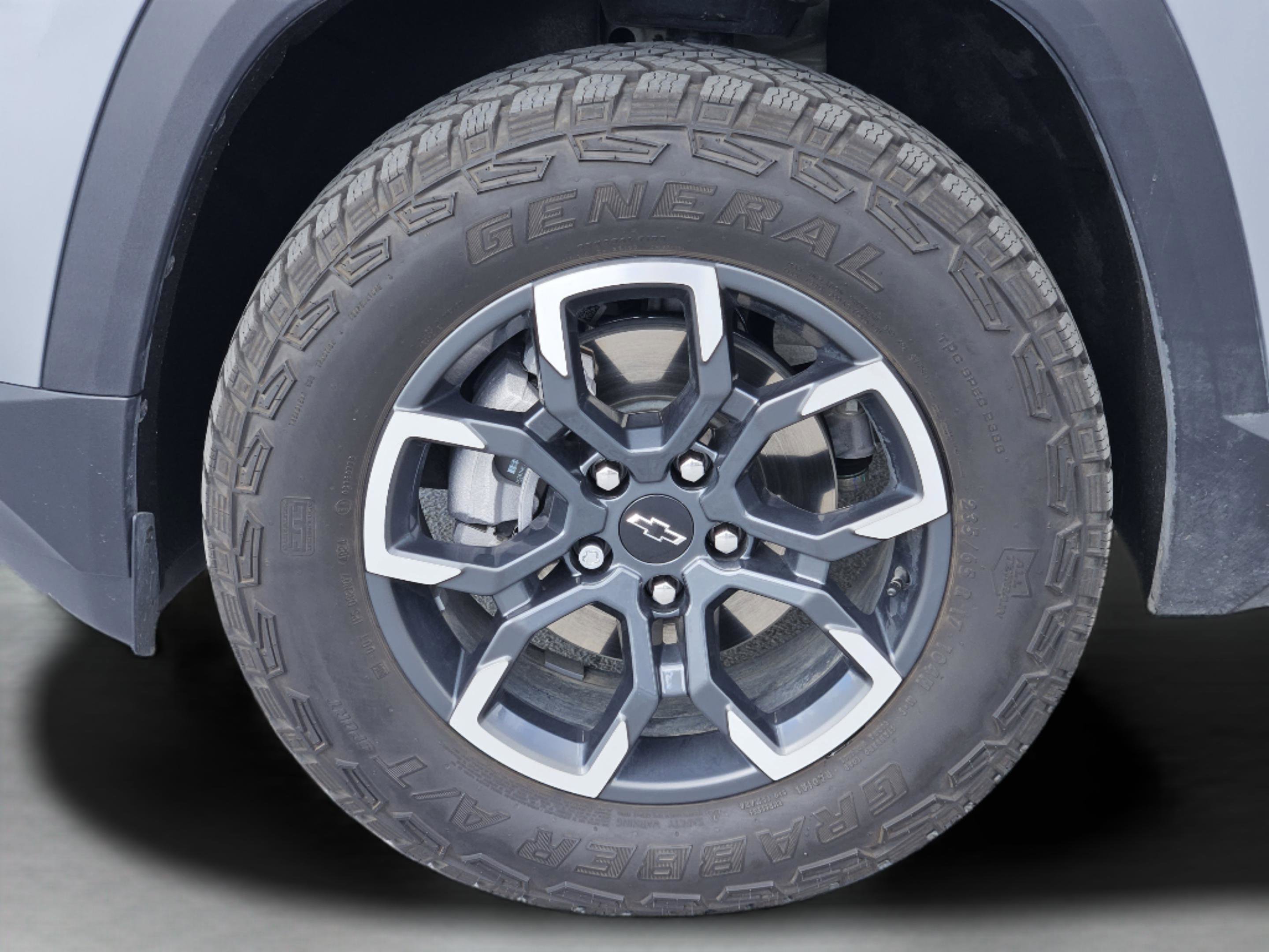 Used 2026 Chevrolet Equinox ACTIV w/ Convenience Package III FWD image 13