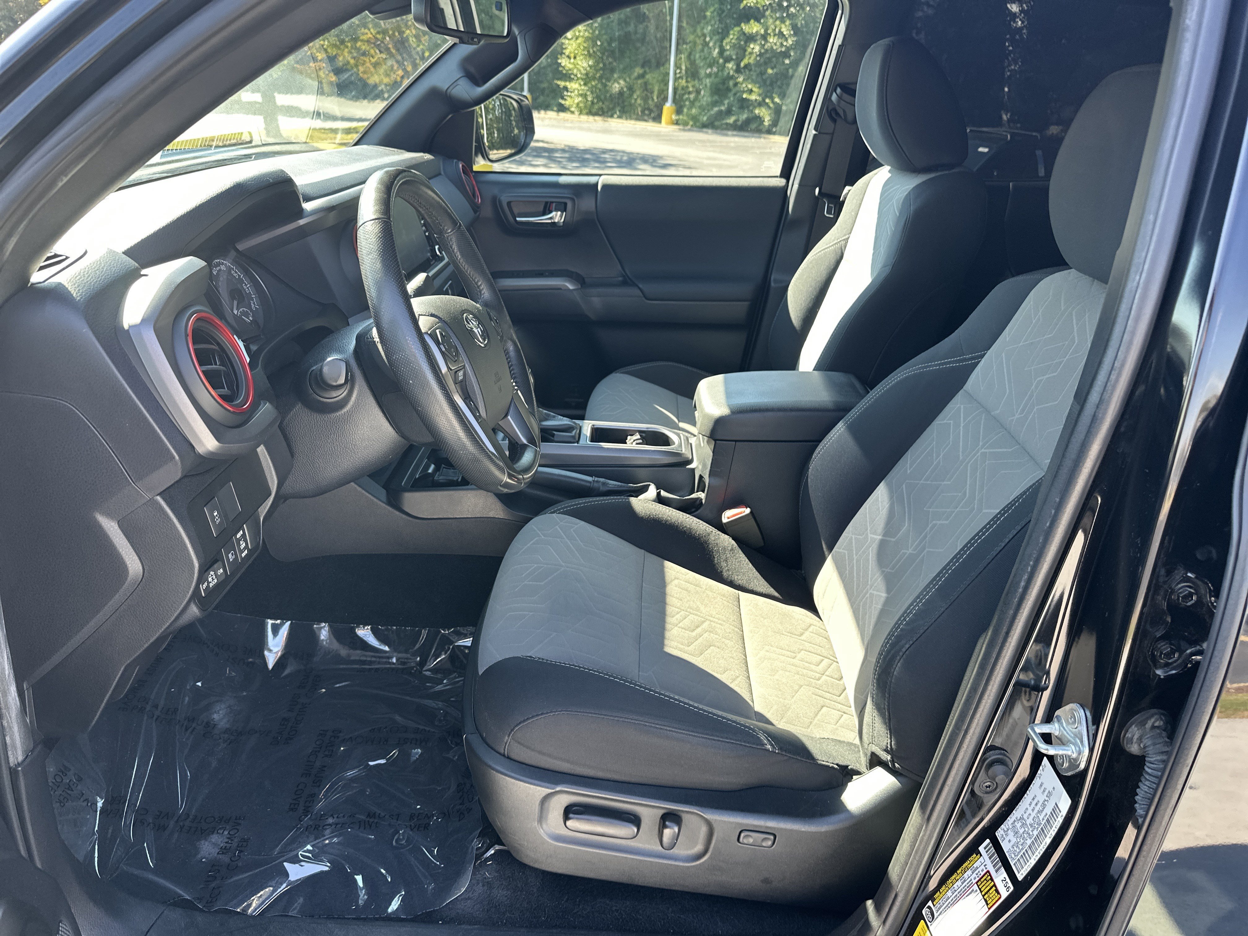 Certified 2022 Toyota Tacoma TRD Off-Road w/ Technology Package AWD/4WD image 16