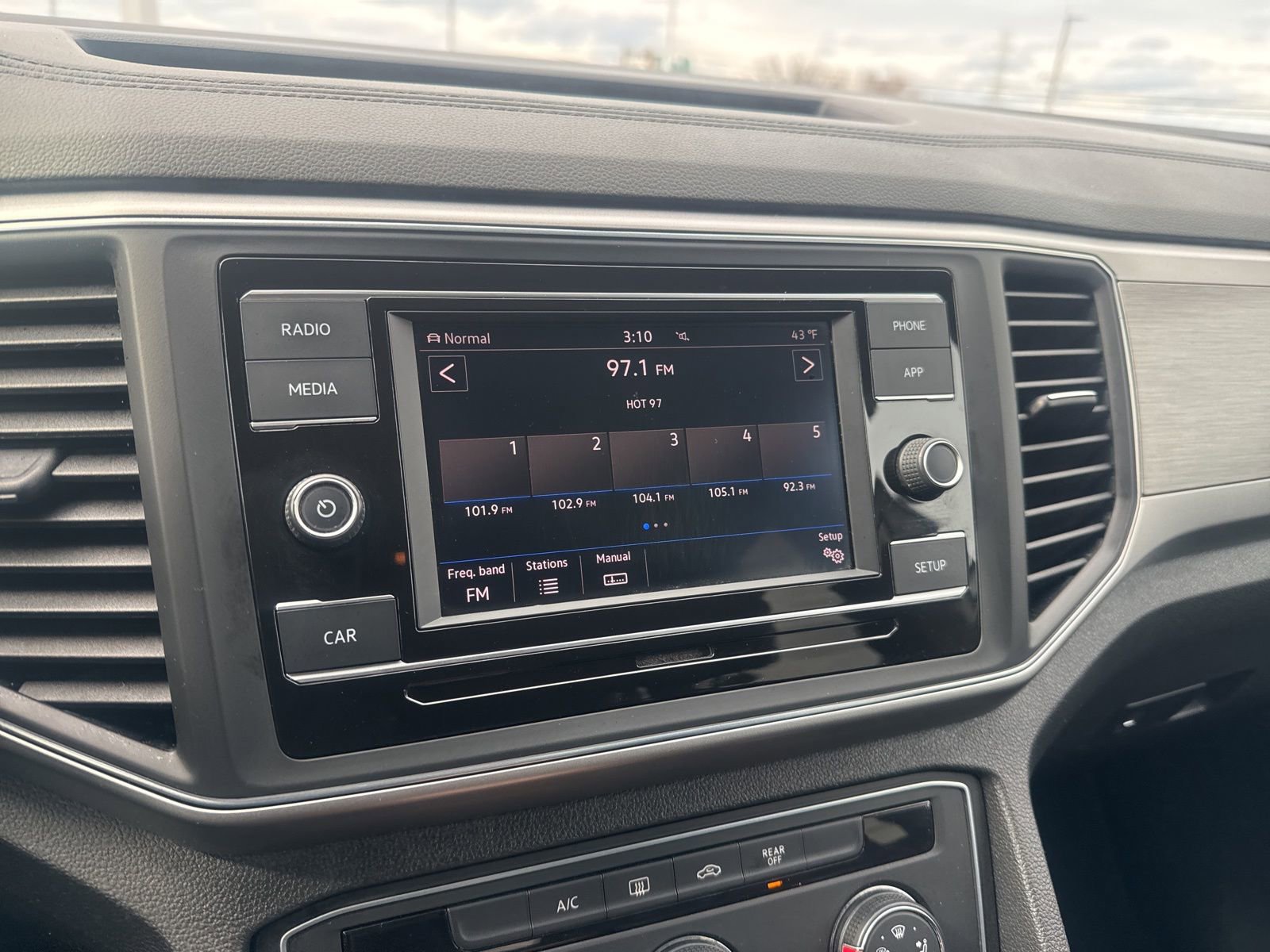 Used 2018 Volkswagen Atlas S image 18