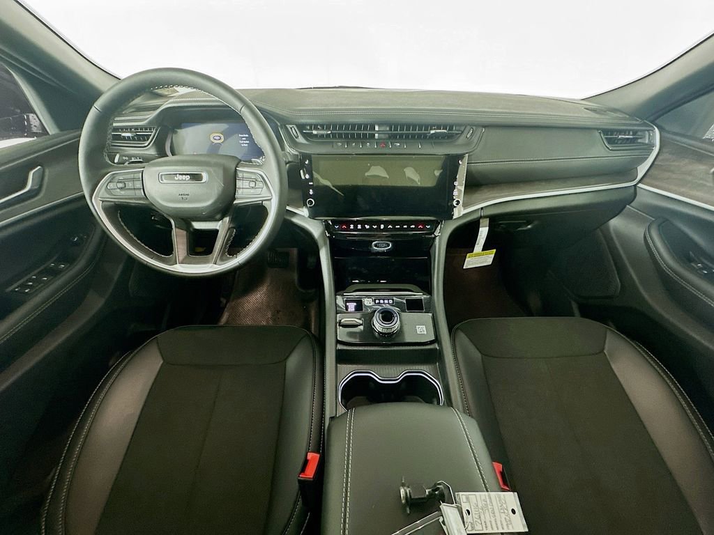 New 2026 Jeep Grand Cherokee Altitude AWD/4WD image 9