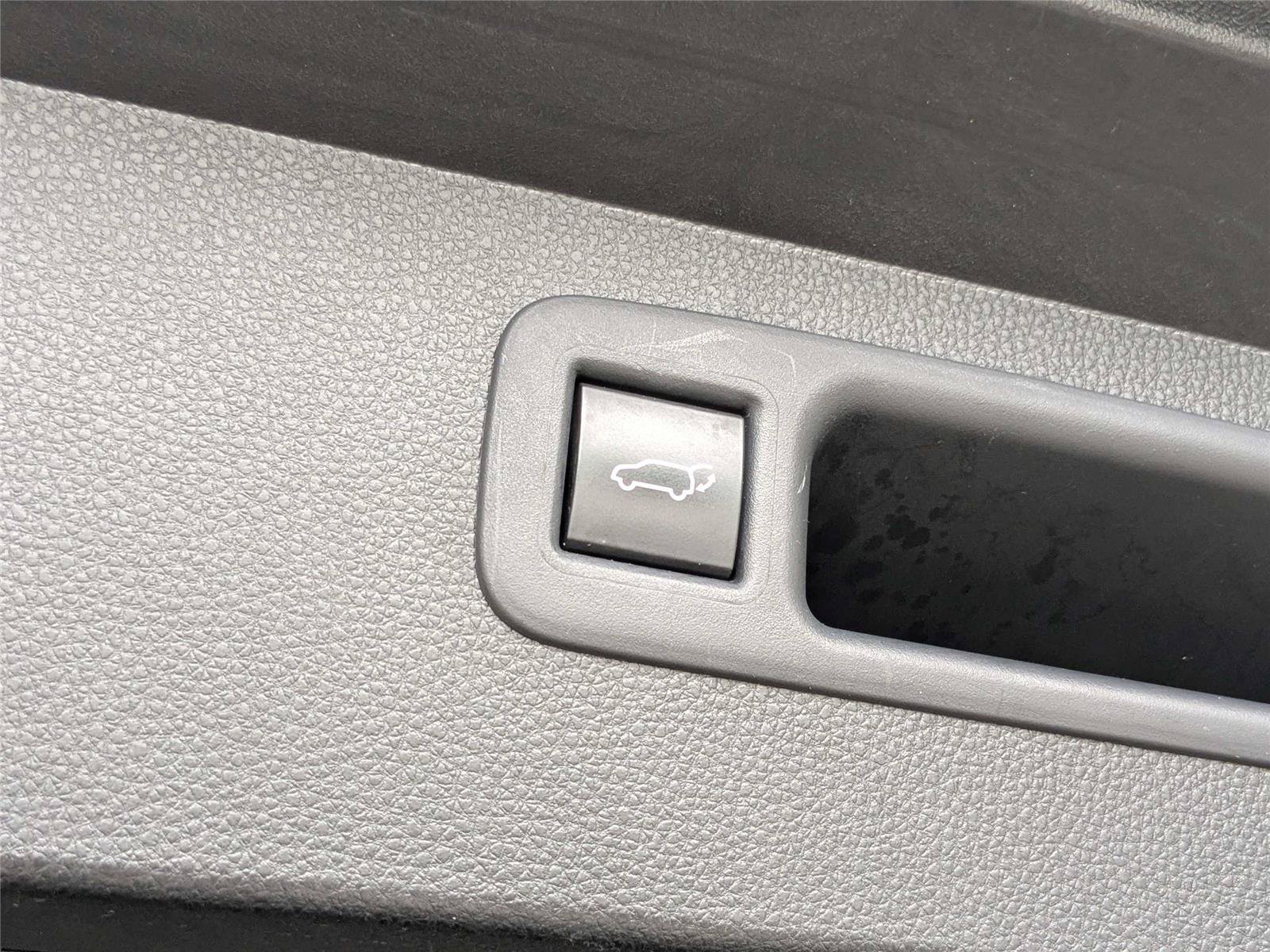 Used 2021 Toyota Highlander XLE FWD image 8