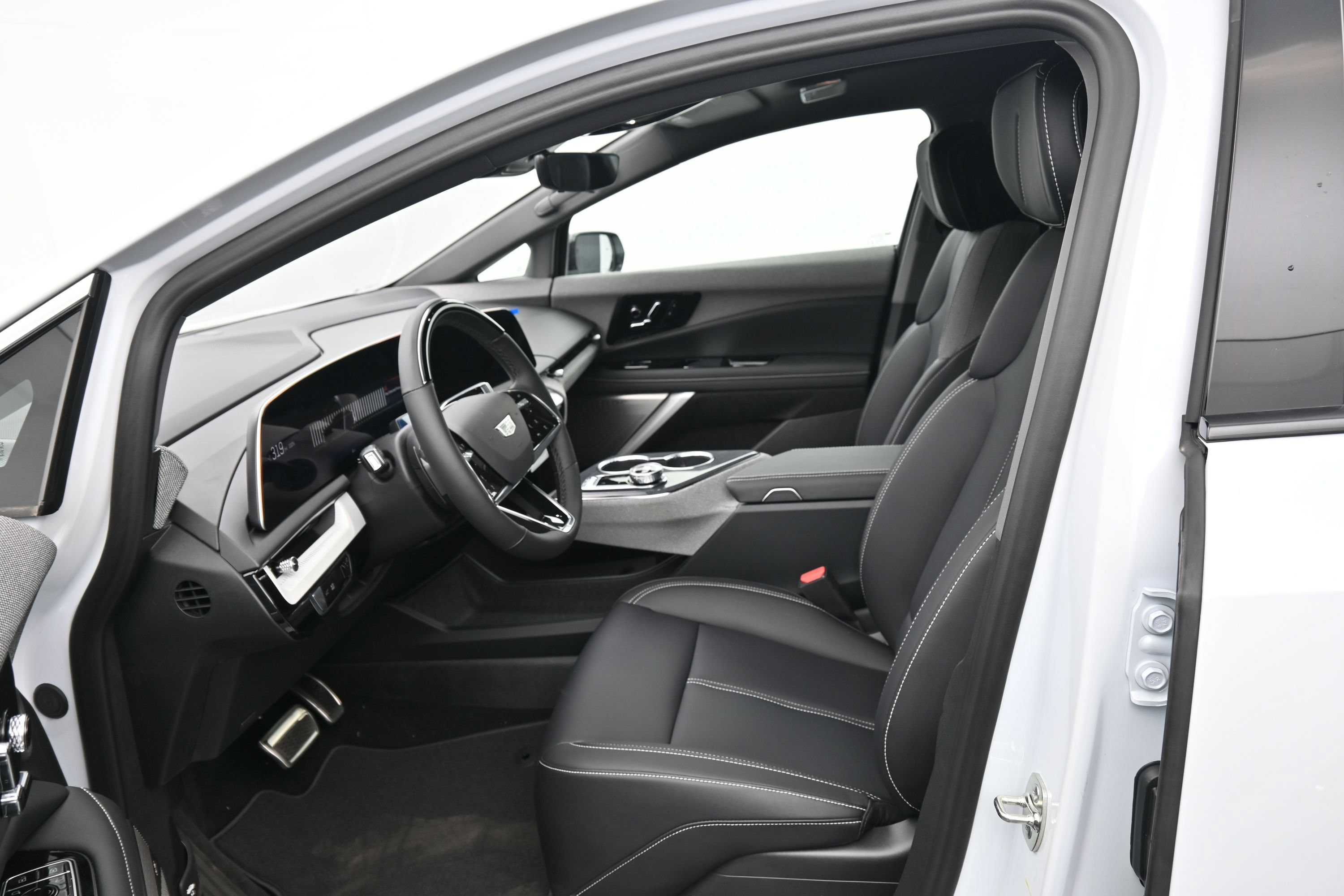 New 2026 Cadillac Optiq Luxury 1 w/ LPO, Floor Liner Package AWD/4WD image 11