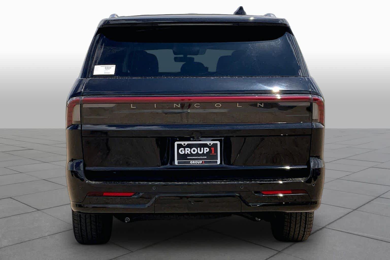 New 2026 Lincoln Navigator Premiere AWD/4WD image 4
