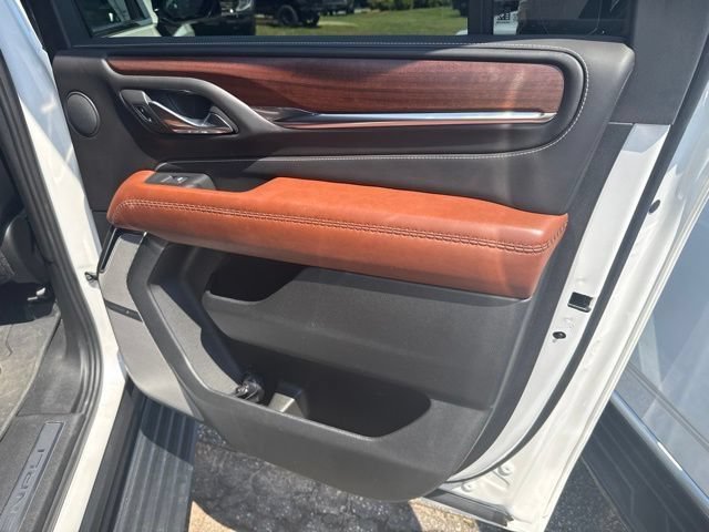 Used 2024 GMC Yukon XL Denali Ultimate AWD/4WD image 28