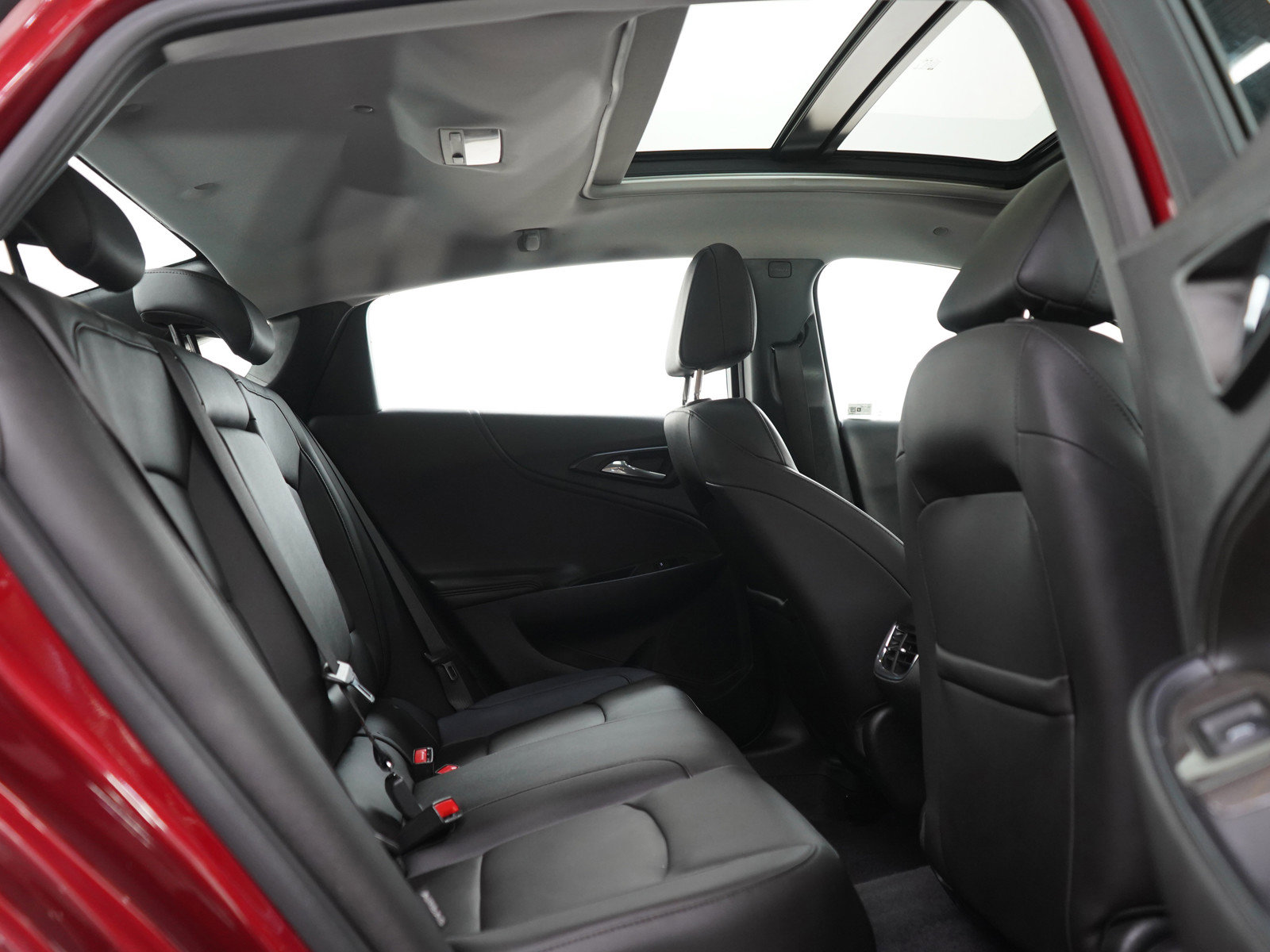 Used 2019 Chevrolet Malibu LT w/ Leather Package FWD image 12