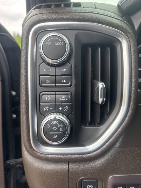 Used 2021 GMC Sierra 3500 SLT w/ SLT Preferred Package AWD/4WD image 19