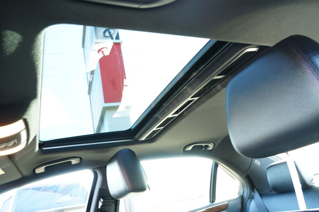 Used 2013 Mercedes-Benz E 350 Sedan image 14