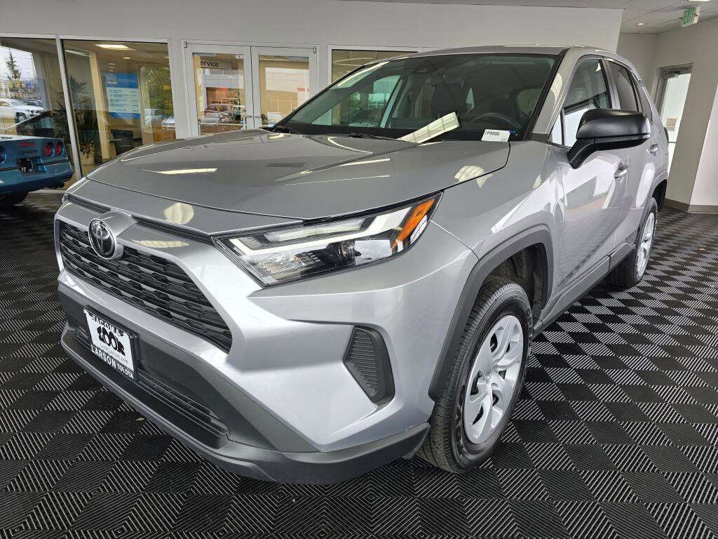 Used 2025 Toyota RAV4 LE image 7