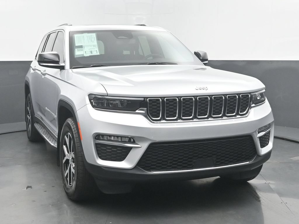 Used 2024 Jeep Grand Cherokee Limited AWD/4WD image 4