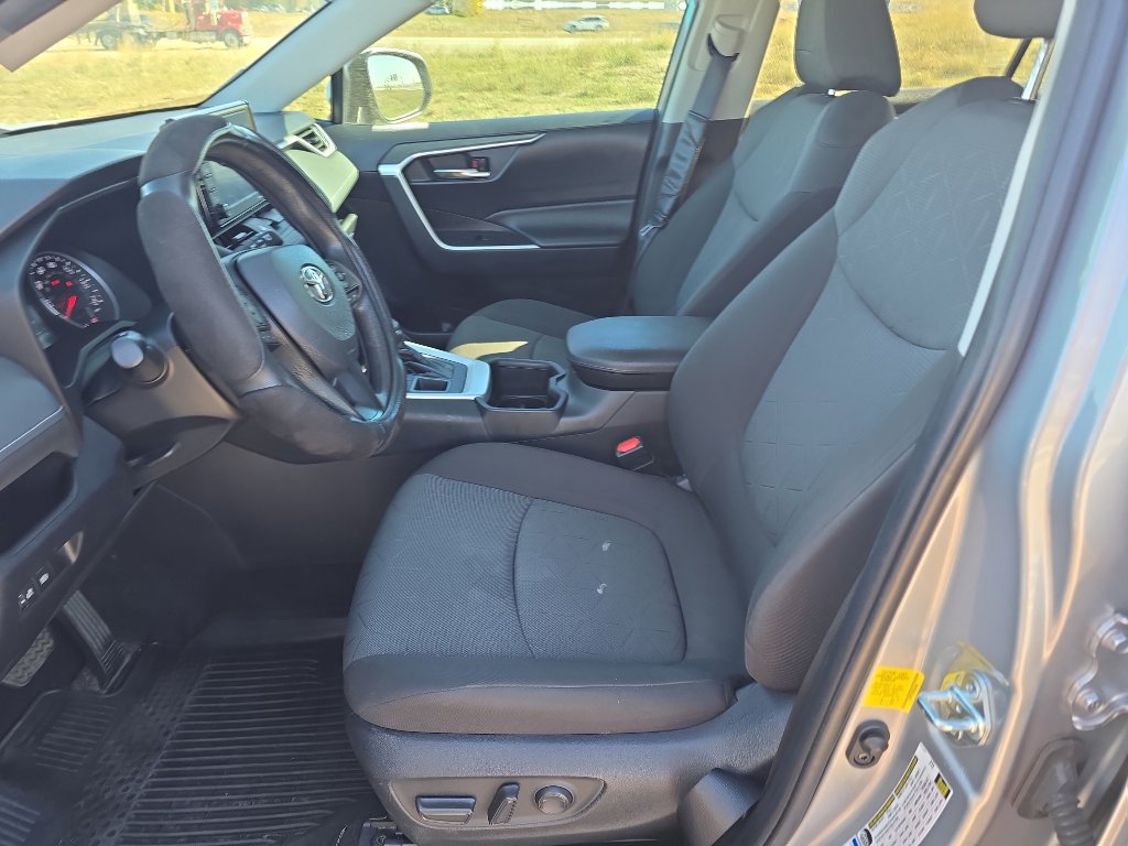 Used 2022 Toyota RAV4 XLE image 12