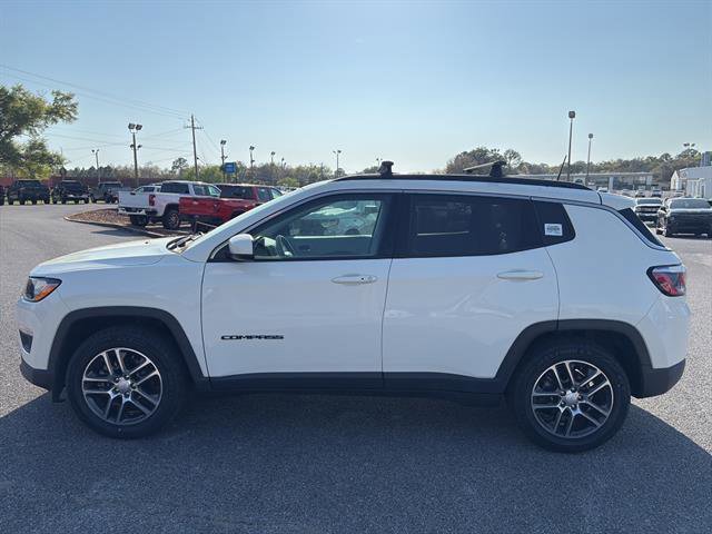 Used 2019 Jeep Compass Latitude w/ Popular Equipment Group FWD image 4