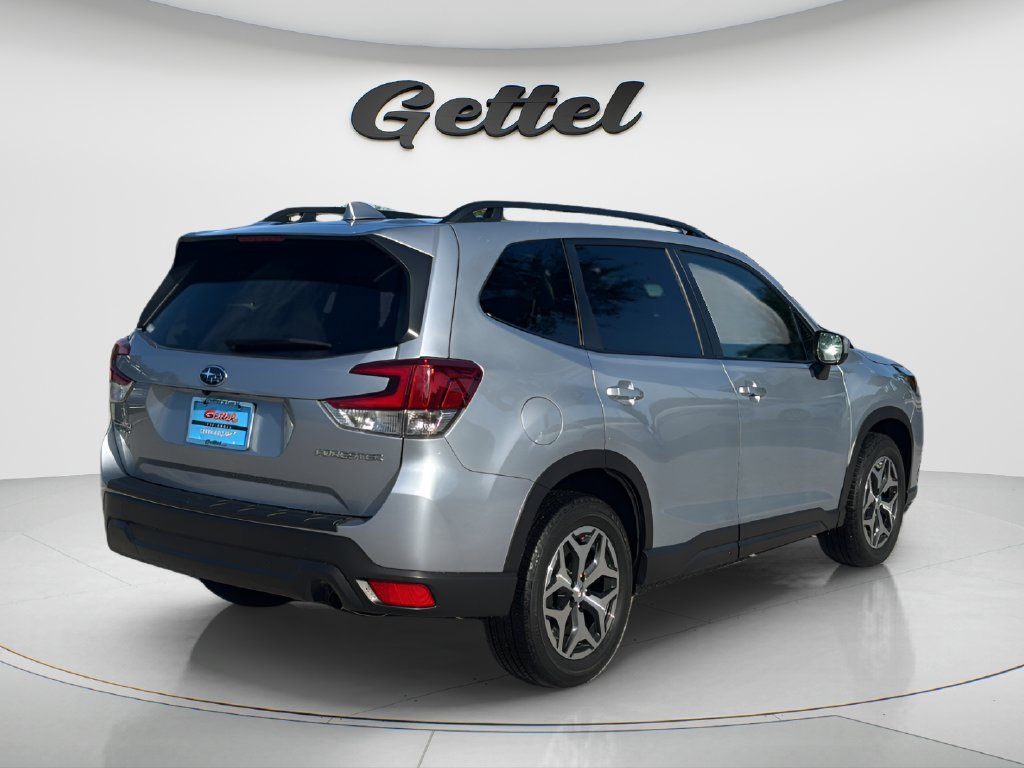 Used 2023 Subaru Forester Premium AWD/4WD image 5